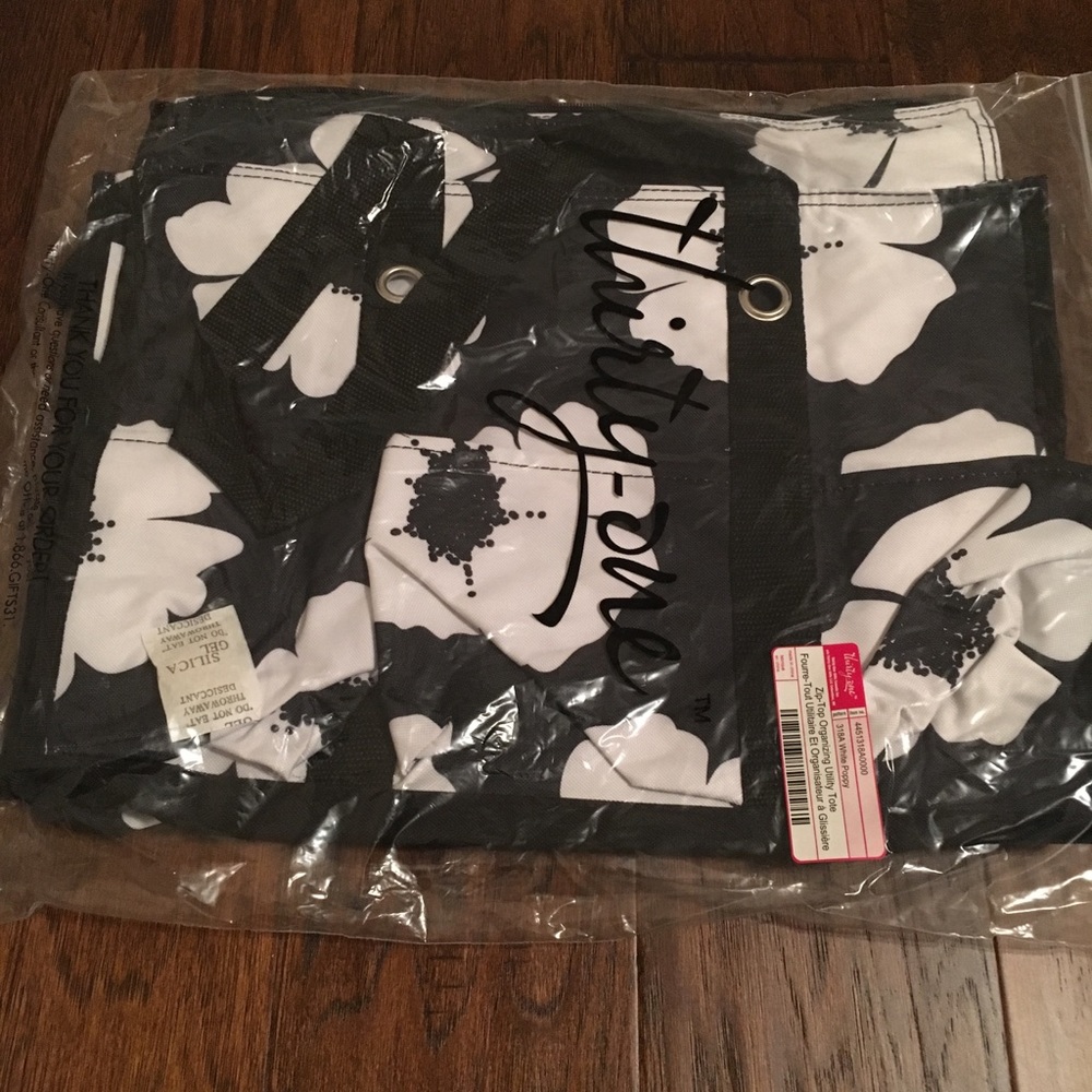 Thirty one zip top organizing utility tote